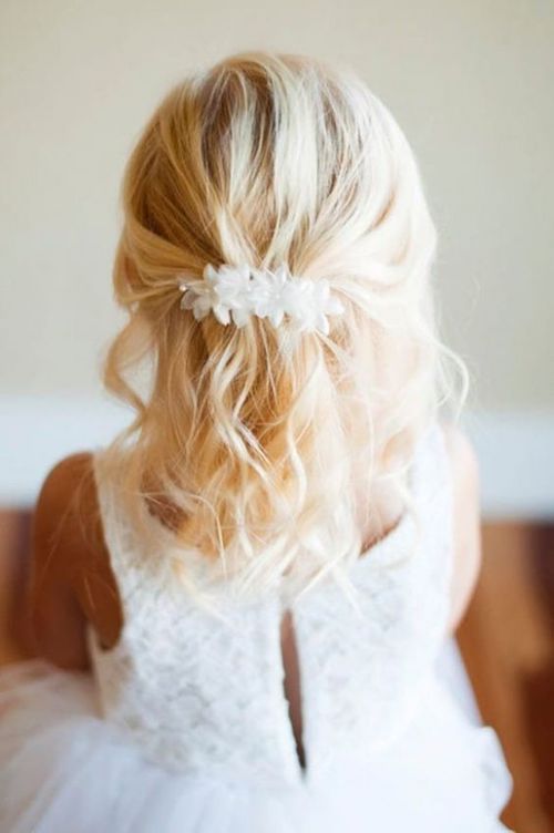 25 Idees De Coiffures De Mariage Pour Petite Fille