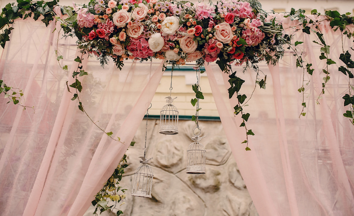 Décoration de salle de mariage – top 10 des décorations à petit budget pour  célébrer sans se ruiner